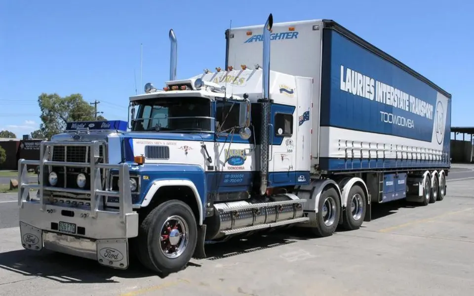 Chifukwa chiyani kusakhala magalimoto apanyumba kumayambitsa mapaipi awo otuluka kupita m'mwamba?